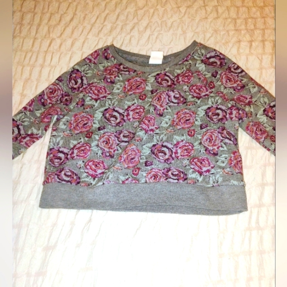 Abercrombie and Fitch, size small gray and pink sweater cropped top